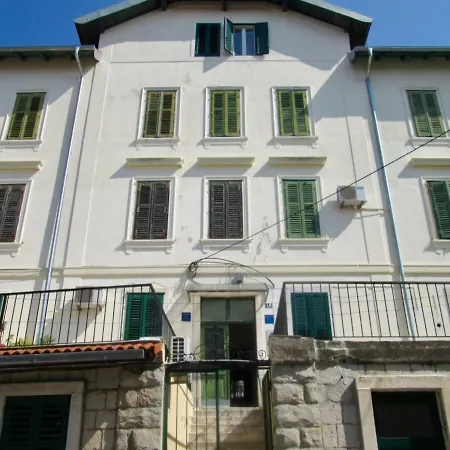 게스트하우스 En-suite Iris On Rokova Street - 5 Min Walk To The Old Town Of 4*