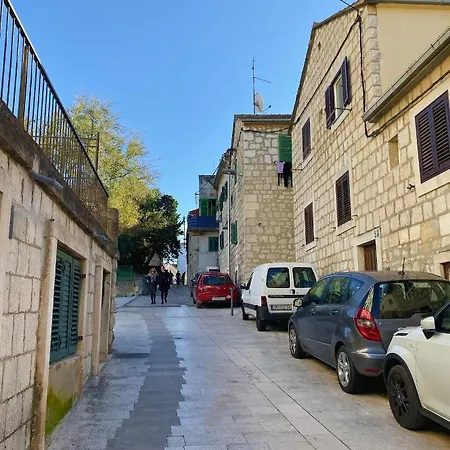 게스트하우스 En-suite Iris On Rokova Street - 5 Min Walk To The Old Town Of 3*