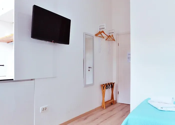 게스트하우스 En-suite Iris On Rokova Street - 5 Min Walk To The Old Town Of