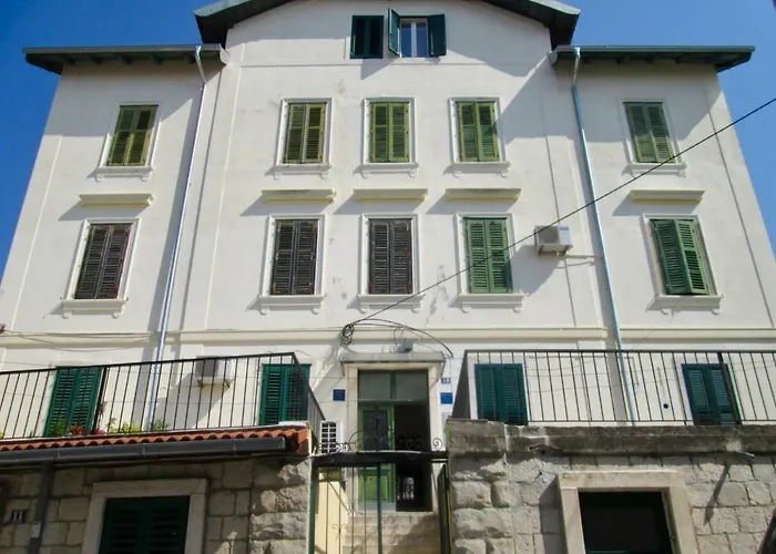 게스트하우스 En-suite Iris On Rokova Street - 5 Min Walk To The Old Town Of 3*