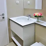 En-suite Iris On Rokova Street - 5 Min Walk To The Old Town Of 招待所 3*